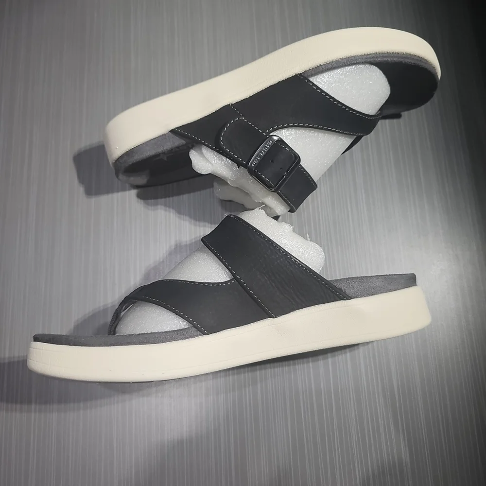 Eastland Commonwealth‎ Women’s Sandals In Black Size 9 NEW In Box